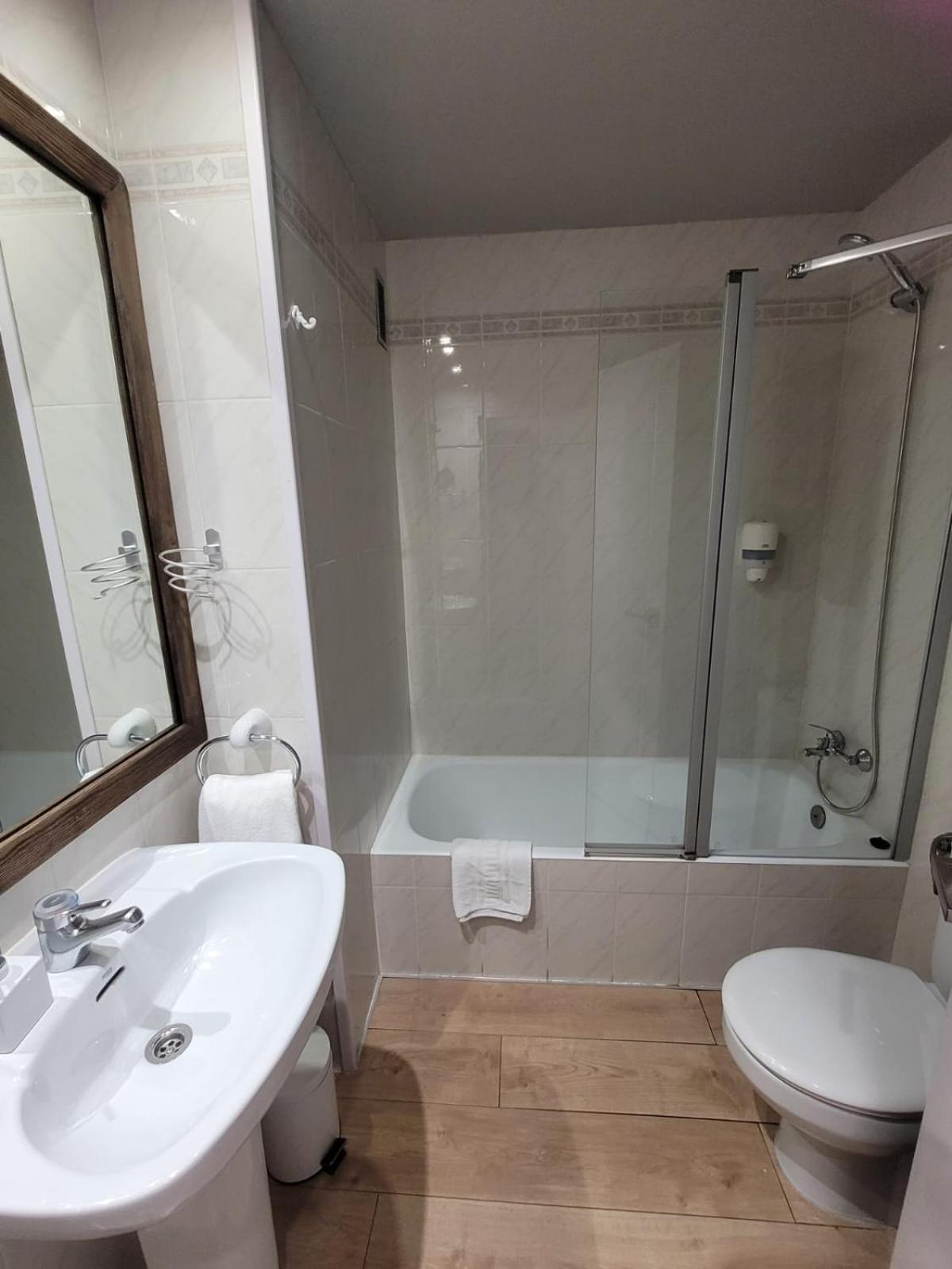 Hotel Ribaeta Вьелья Экстерьер фото